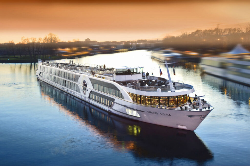 Het schip Tiara brengt je tijdens je rivier cruise op de Donau langs Budapest.