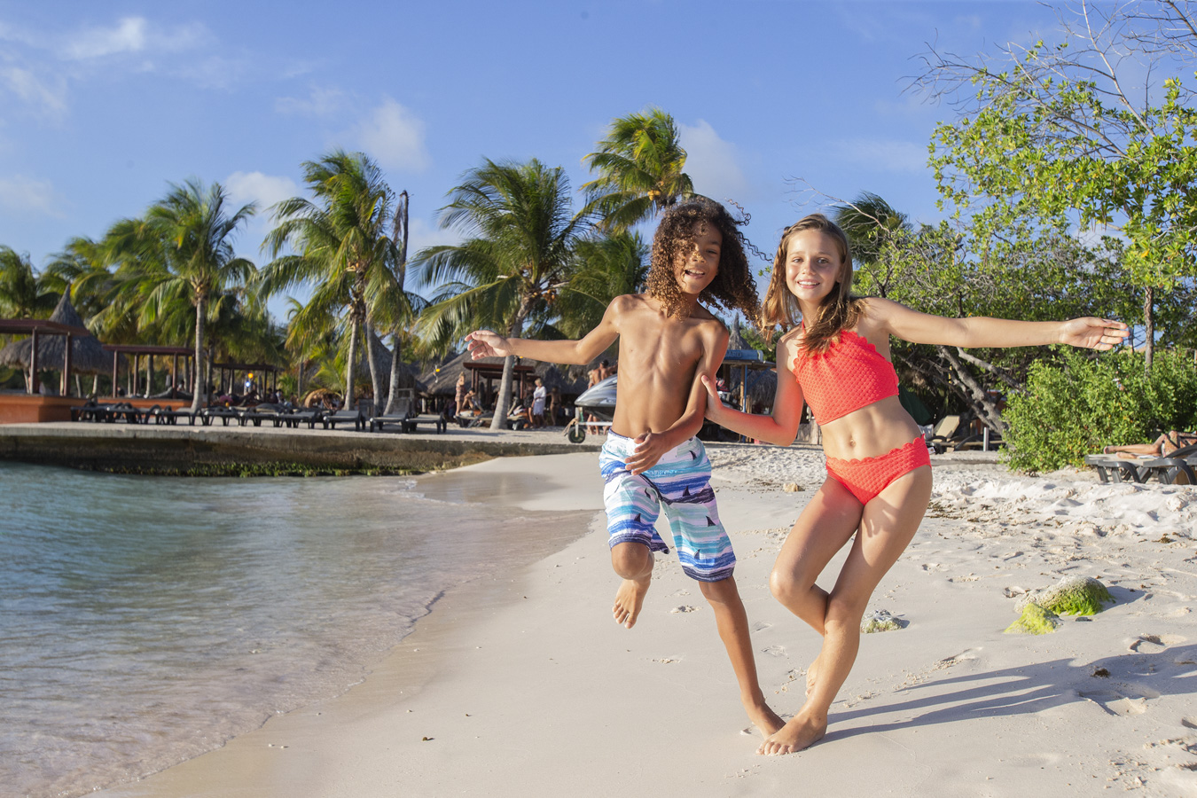 Kindvriendelijk Curaçao: kinderen spelen op het strand