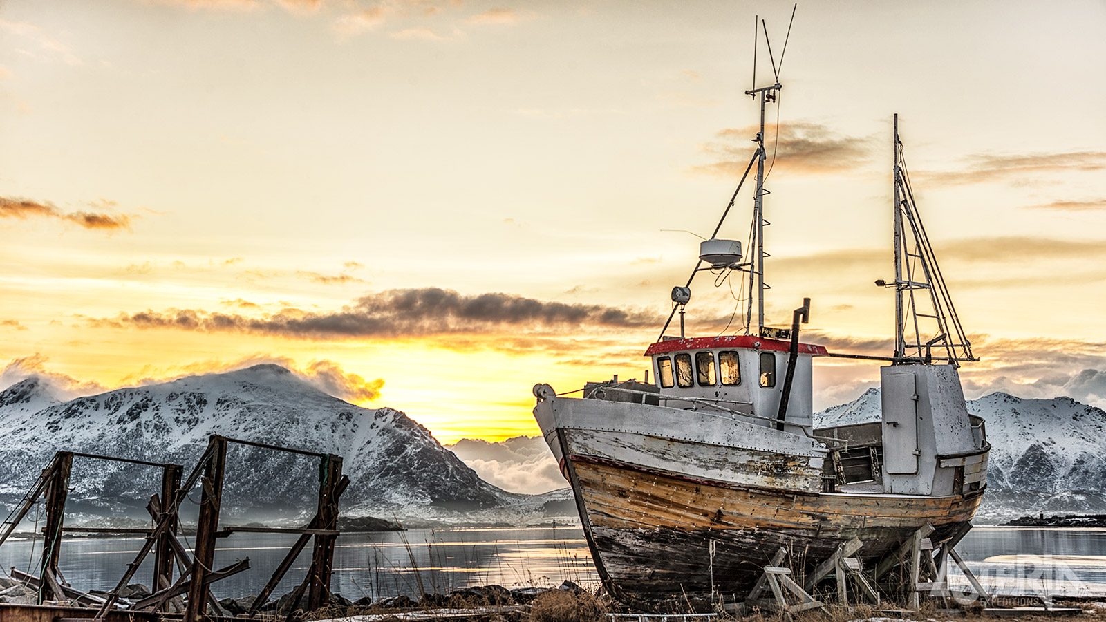 noorwegen-op-zoek-naar-het-noorderlicht-lofoten-boot